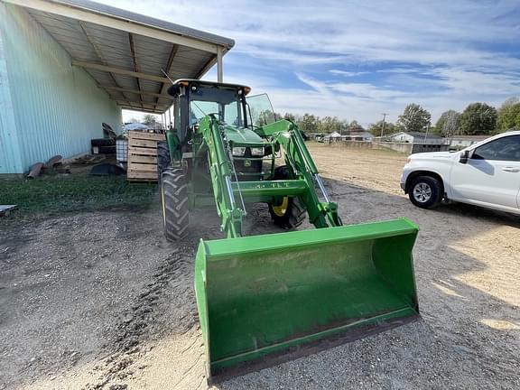 Image of John Deere 5100E equipment image 3