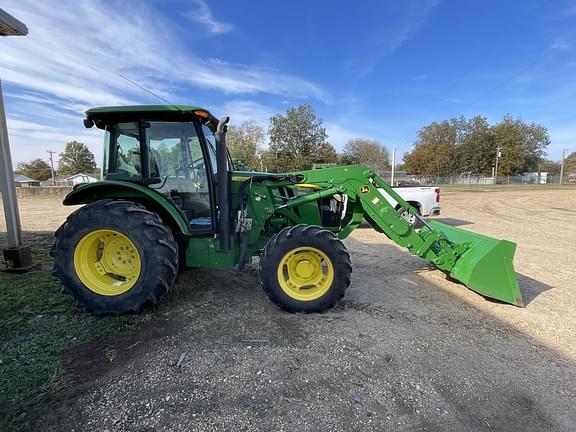 Image of John Deere 5100E equipment image 2