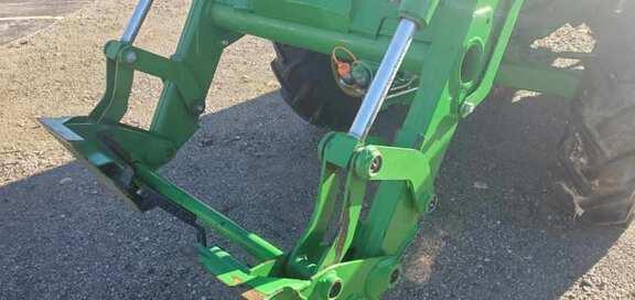Image of John Deere 5100E equipment image 4