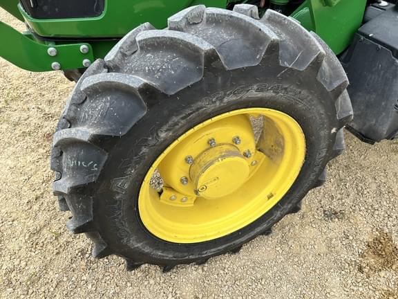 Image of John Deere 5100E equipment image 4