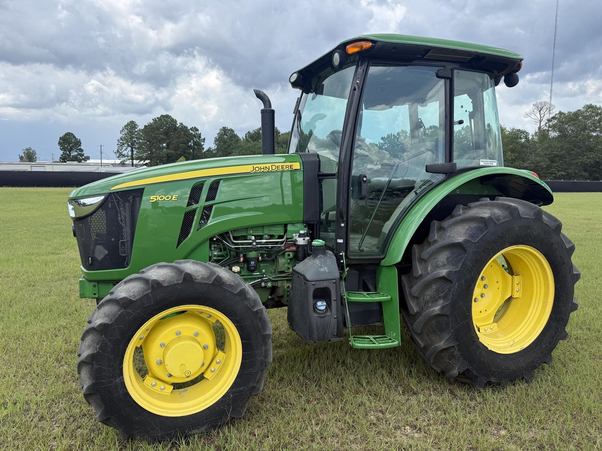 2019 John Deere 5100E Equipment Image0