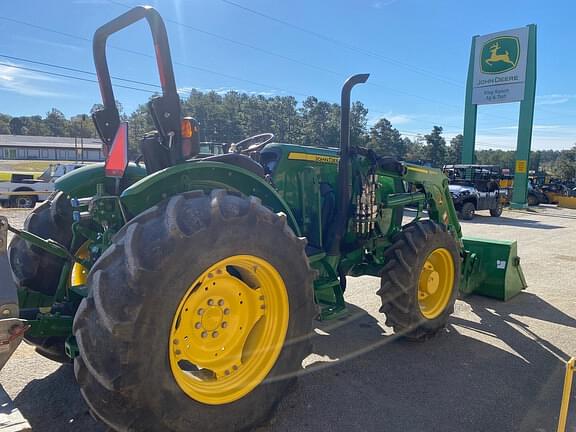 Image of John Deere 5100E equipment image 4