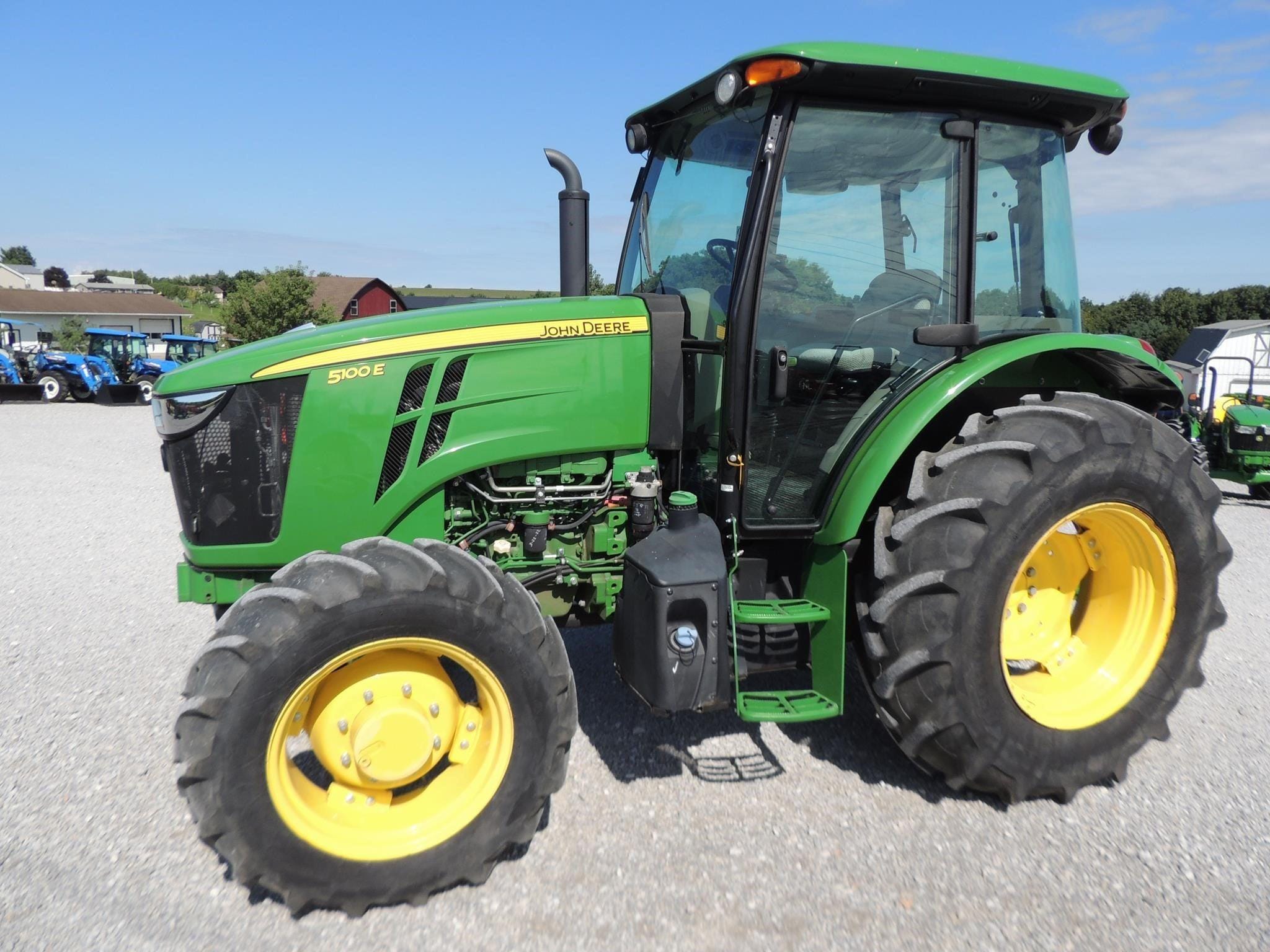 2019 John Deere 5100E Equipment Image0