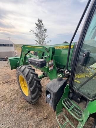 Image of John Deere 5100E equipment image 4