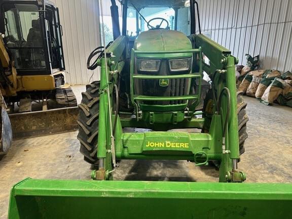 Image of John Deere 5100E equipment image 3
