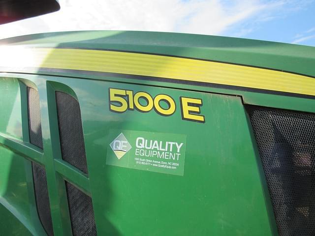 Image of John Deere 5100E equipment image 4