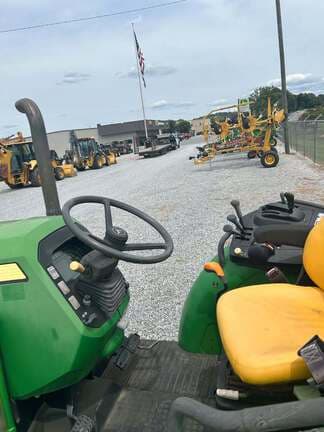 Image of John Deere 5100E equipment image 3