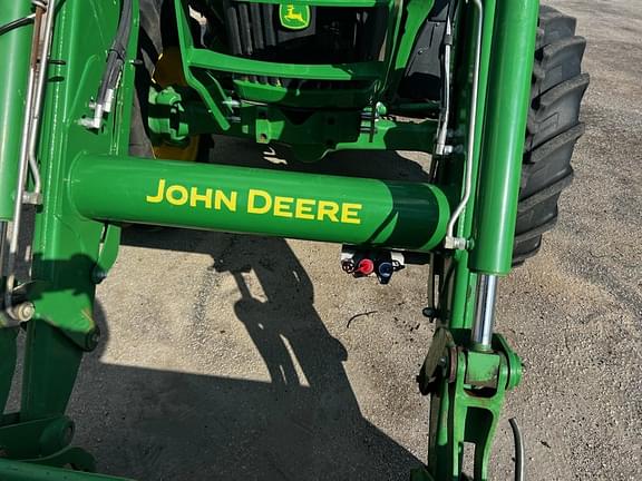 Image of John Deere 5100M equipment image 4