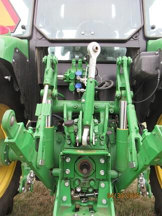 Image of John Deere 5100M equipment image 4