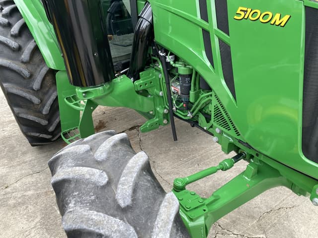 Image of John Deere 5100M equipment image 4