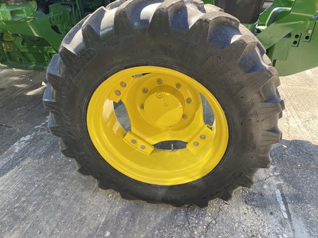 Image of John Deere 5100M equipment image 4