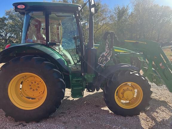 Image of John Deere 5100R equipment image 3