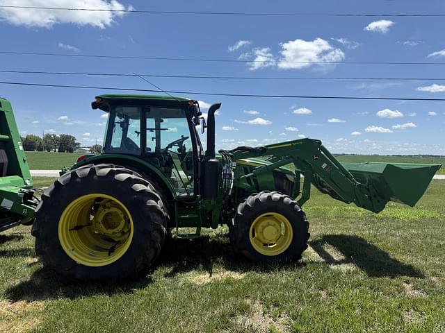 Image of John Deere 5115M equipment image 2