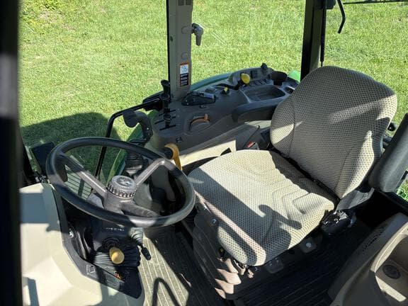 Image of John Deere 5115M equipment image 4