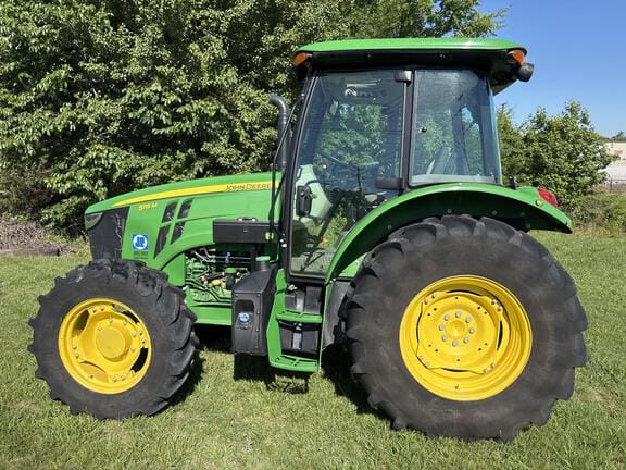 2019 John Deere 5115M Equipment Image0
