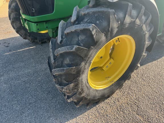 Image of John Deere 5115M equipment image 4