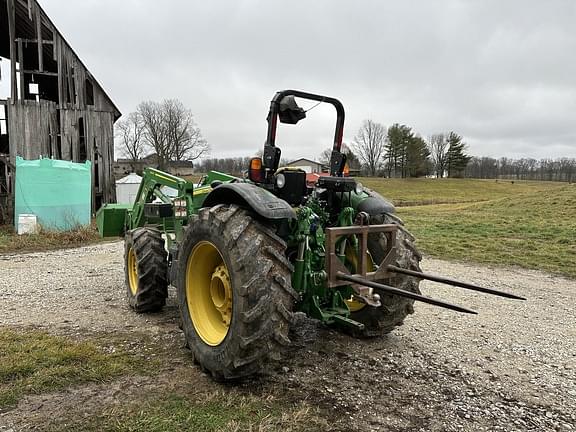 Image of John Deere 5115M equipment image 4