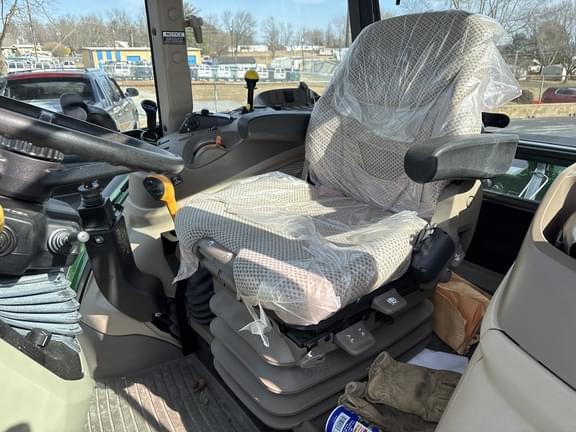 Image of John Deere 5115M equipment image 4