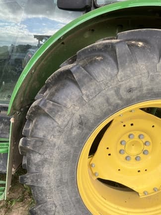 Image of John Deere 5115M equipment image 4