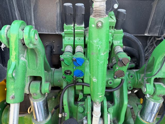 Image of John Deere 5125R equipment image 3