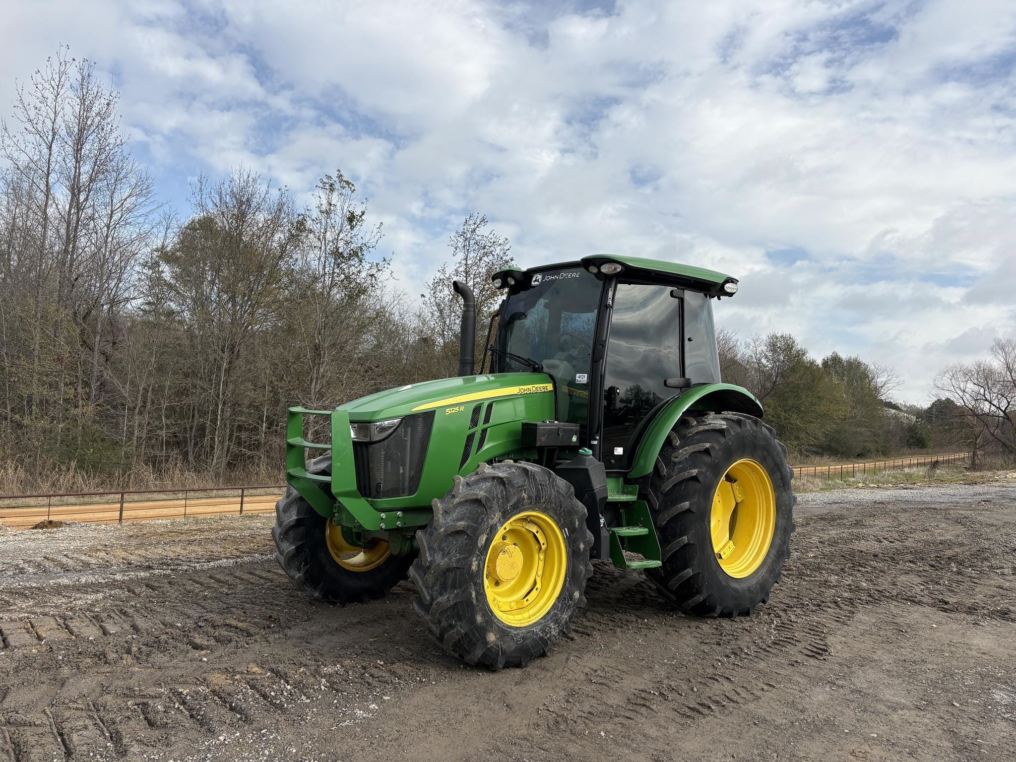 2019 John Deere 5125R Equipment Image0