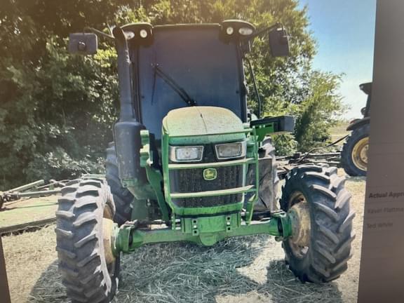 Image of John Deere 5125R Image 1