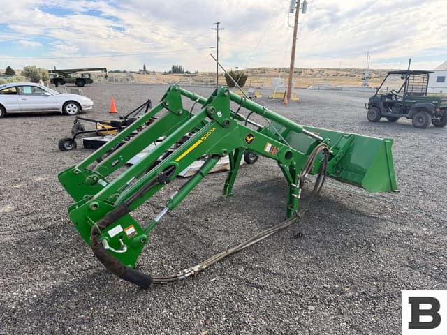 Image of John Deere 520M equipment image 4