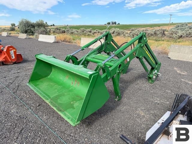 Image of John Deere 520M equipment image 1