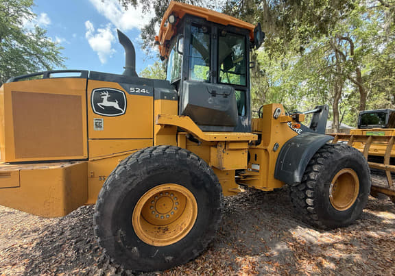 Image of John Deere 524L equipment image 1