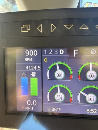 Image of John Deere 524L equipment image 3