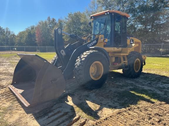 Image of John Deere 524L equipment image 3
