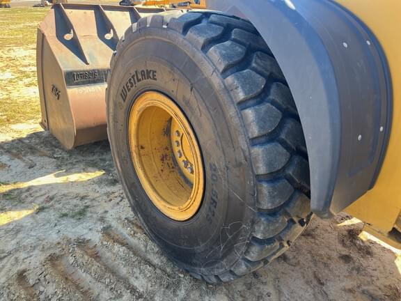 Image of John Deere 524L equipment image 4