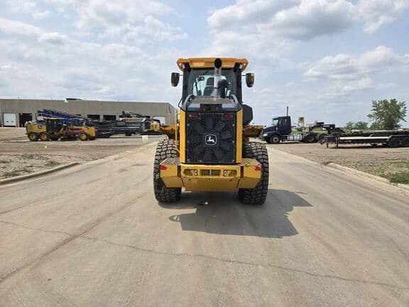 Image of John Deere 544L equipment image 2