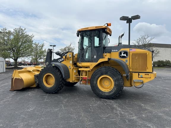 Image of John Deere 544L equipment image 1