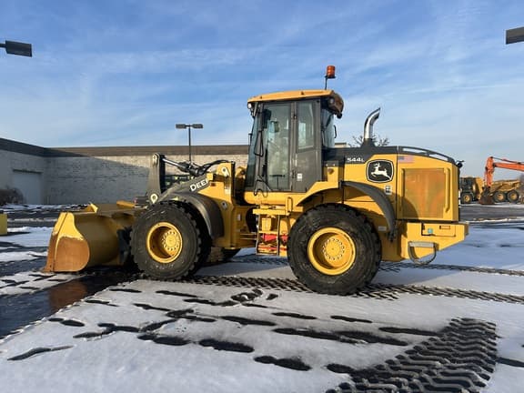 Image of John Deere 544L equipment image 1
