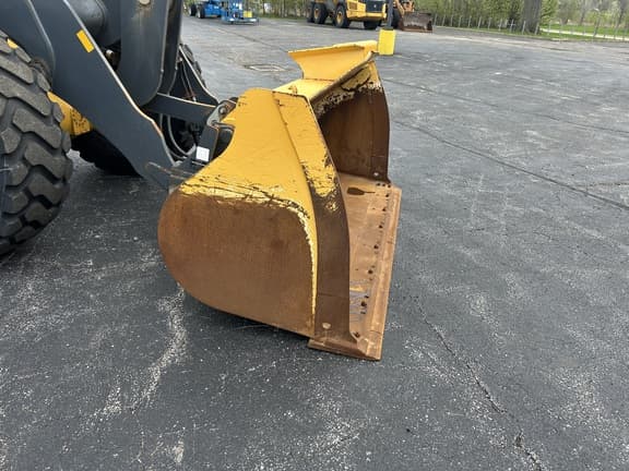 Image of John Deere 544L equipment image 4