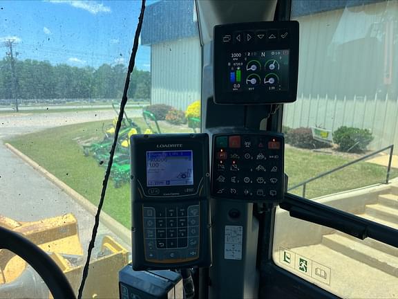 Image of John Deere 544L equipment image 4