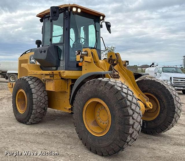 Image of John Deere 544L equipment image 2