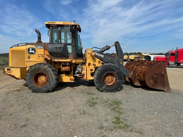 Image of John Deere 544L equipment image 1