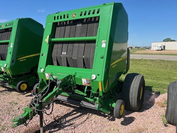 Image of John Deere 560M equipment image 1
