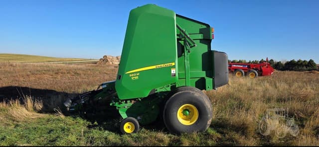 Image of John Deere 560M equipment image 4