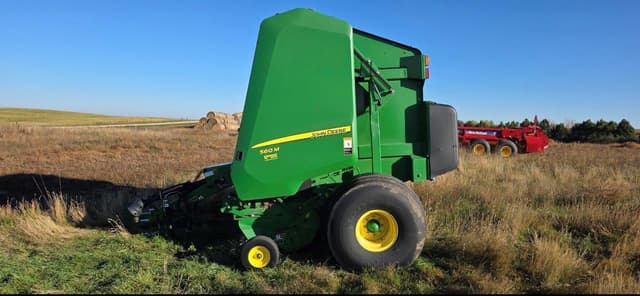 Image of John Deere 560M equipment image 4