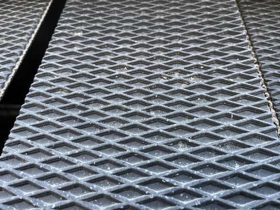 Image of John Deere 560M equipment image 4