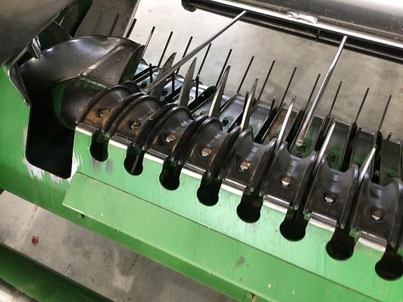 Image of John Deere 560M equipment image 4