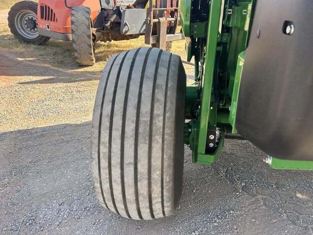 Image of John Deere 560M equipment image 4