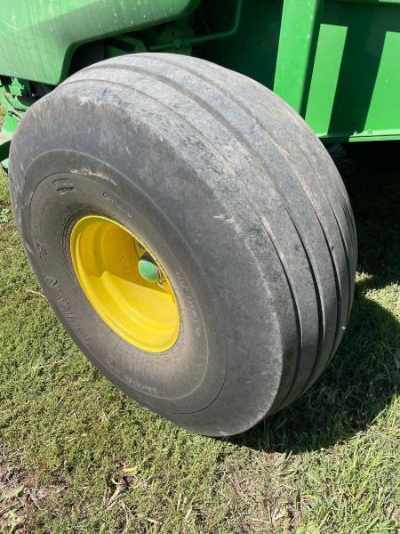 Image of John Deere 560M equipment image 4
