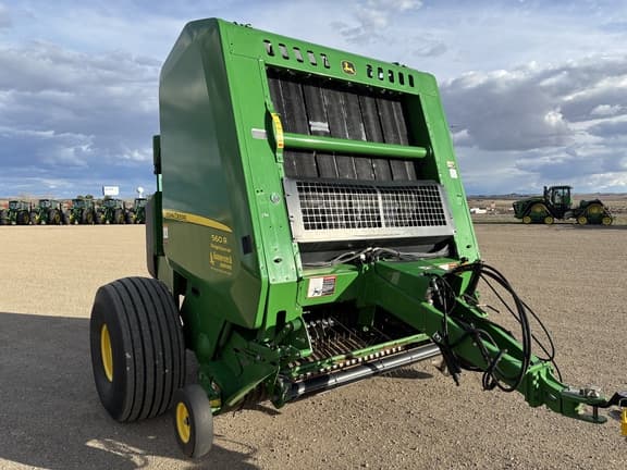 Image of John Deere 560R Silage Special equipment image 4