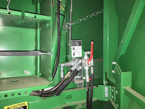 Image of John Deere 560R equipment image 4