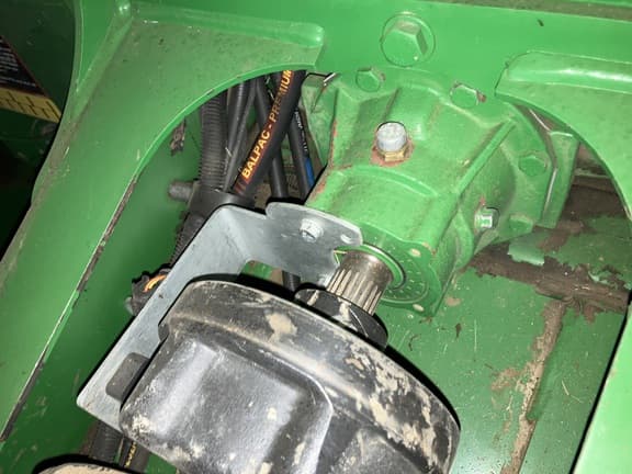 Image of John Deere 560R equipment image 2