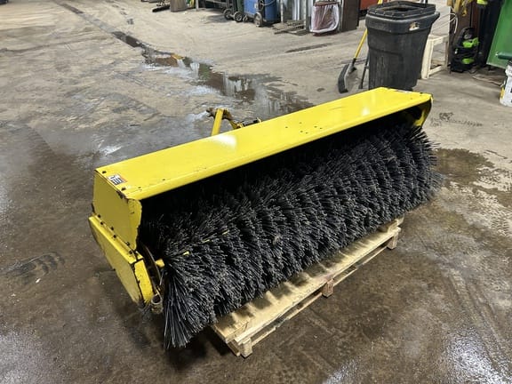 2019 John Deere 60 Heavy Duty Broom Equipment Image0